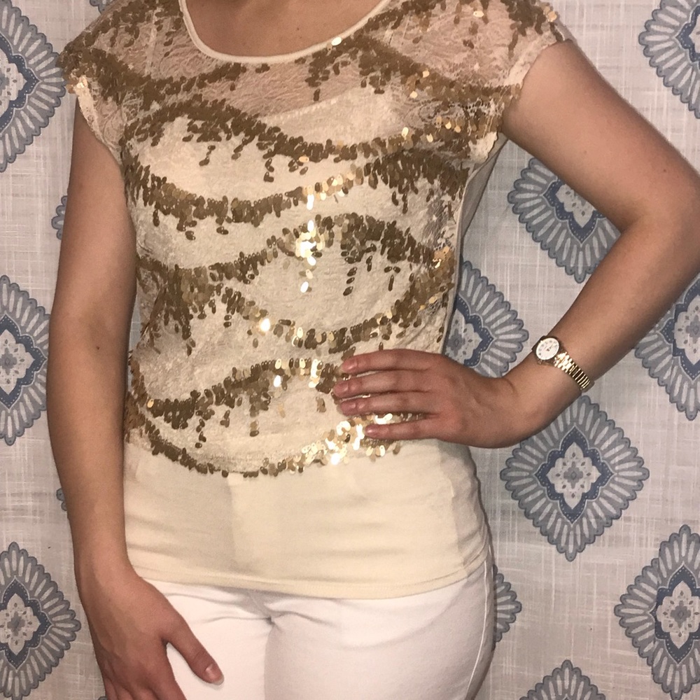 ⭐️HeartSOUL Gold Embellished Top Sz M
